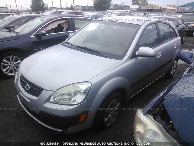 KNADE163686304918 - 2008 KIA RIO 5 SX SILVER photo 2