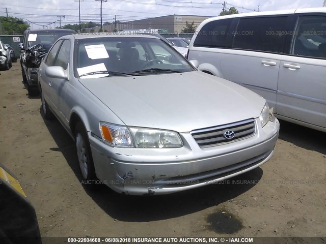 4T1BG22K41U868720 - 2001 TOYOTA CAMRY CE/LE/XLE 银色 照片 1