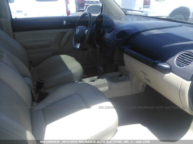 3VWRG3AG5AM013306 - 2010 VOLKSWAGEN NEW BEETLE 白色 照片 5