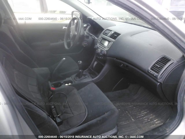 1HGCM55156A125919 - 2006 HONDA ACCORD VALUE SILVER photo 5