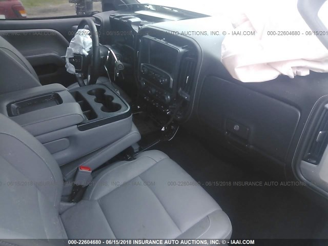 1GT42XC82GF128382 - 2016 GMC SIERRA K3500 SLT SILVER photo 5