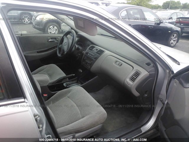 1HGCG56752A159475 - 2002 HONDA ACCORD SE SILVER photo 5