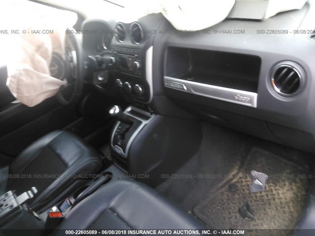 1C4NJDEB8GD799243 - 2016 JEEP COMPASS LATITUDE 银色 照片 5