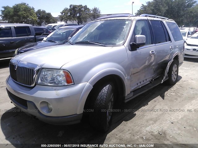 5LMFU28R53LJ44765 - 2003 LINCOLN NAVIGATOR SILVER photo 2
