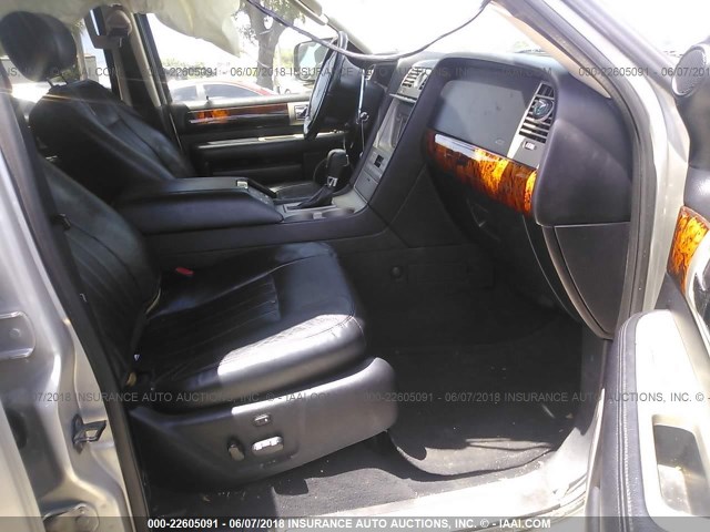 5LMFU28R53LJ44765 - 2003 LINCOLN NAVIGATOR SILVER photo 5