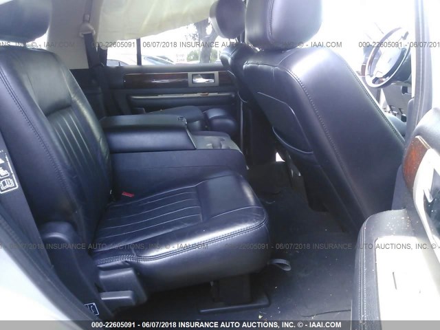 5LMFU28R53LJ44765 - 2003 LINCOLN NAVIGATOR SILVER photo 8