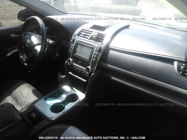 4T1BF1FK4CU632966 - 2012 TOYOTA CAMRY SE/LE/XLE WHITE photo 5