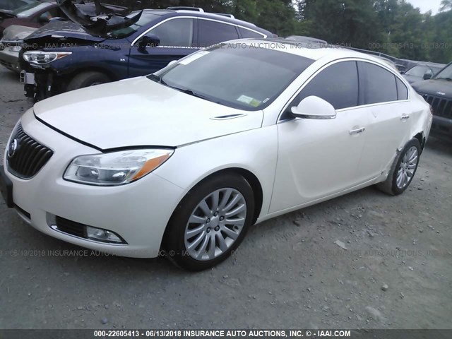 2G4GS5EK8C9132316 - 2012 BUICK REGAL PREMIUM WHITE photo 2