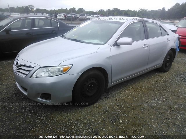 4T1BF3EK1AU116249 - 2010 TOYOTA CAMRY SE/LE/XLE 银色 照片 2