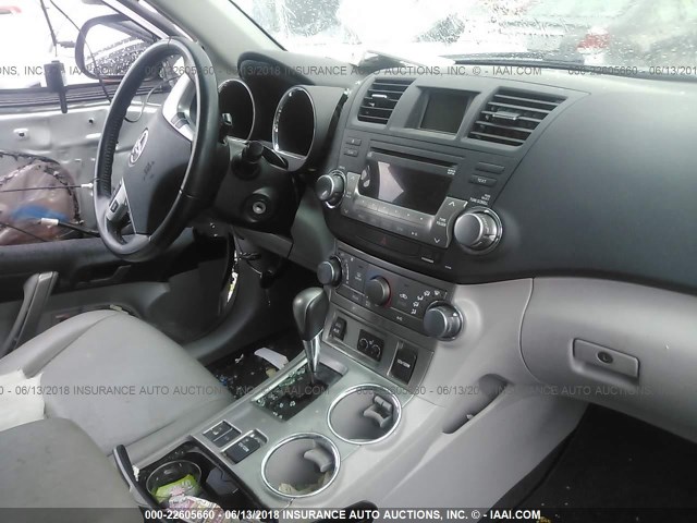 5TDBK3EH7BS067147 - 2011 TOYOTA HIGHLANDER SE SILVER photo 5