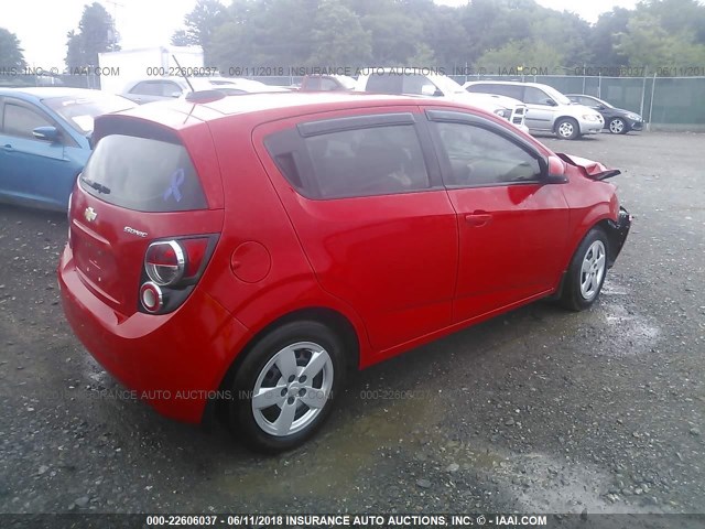 1G1JA6SH9F4128092 - 2015 CHEVROLET SONIC LS 红色 照片 4