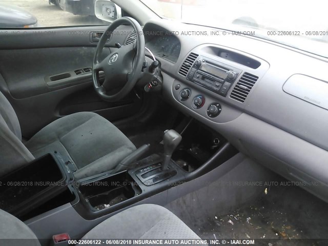 4T1BE32K53U677838 - 2003 TOYOTA CAMRY LE/XLE/SE 银色 照片 5