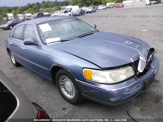 1LNHM81WXYY844872 - 2000 LINCOLN TOWN CAR EXECUTIVE Light Blue photo 1