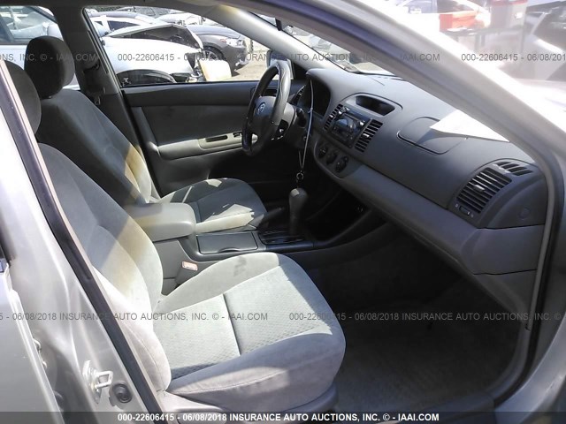 4T1BE32K33U124072 - 2003 TOYOTA CAMRY LE/XLE/SE Gümüş foto 5
