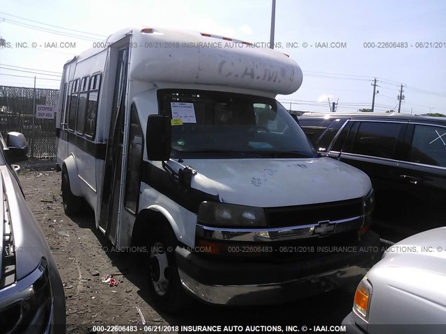 1GBJG31U651145729 - 2005 CHEVROLET EXPRESS G3500  WHITE photo 1