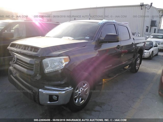 5TFEM5F12EX082335 - 2014 TOYOTA TUNDRA CREWMAX SR5 GRAY photo 2