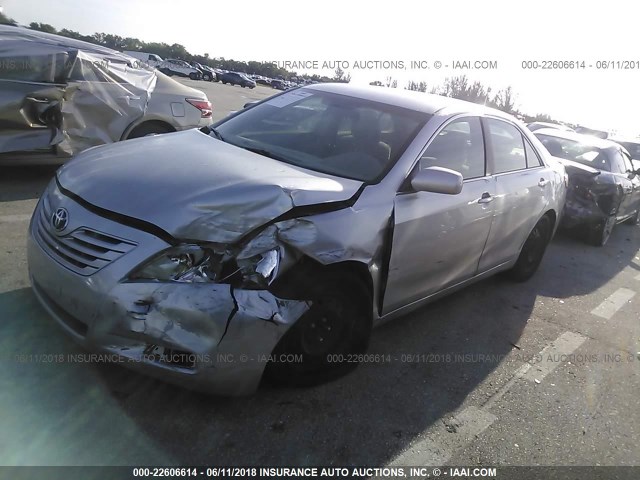 4T1BE46K07U605385 - 2007 TOYOTA CAMRY NEW GENERAT CE/LE/XLE/SE SILVER photo 2