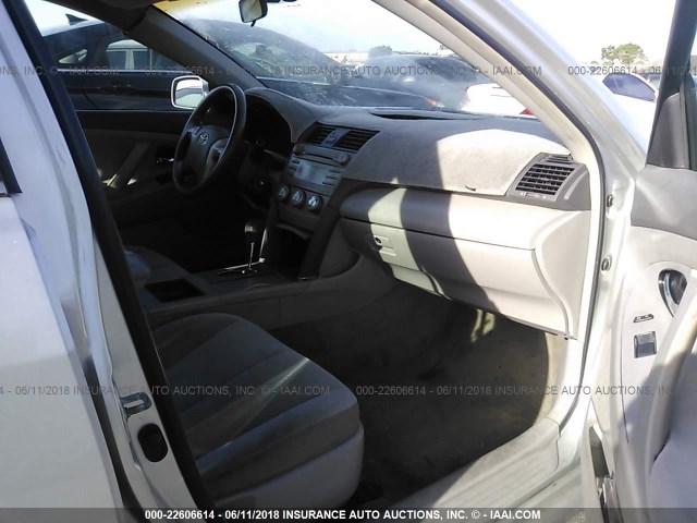 4T1BE46K07U605385 - 2007 TOYOTA CAMRY NEW GENERAT CE/LE/XLE/SE SILVER photo 5