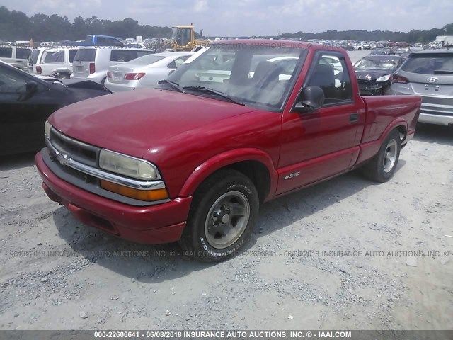 1GCCS1445WK163377 - 1998 CHEVROLET S TRUCK S10 RED photo 2