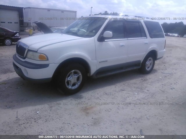 5LMPU28A7XLJ21394 - 1999 LINCOLN NAVIGATOR 白色 照片 2