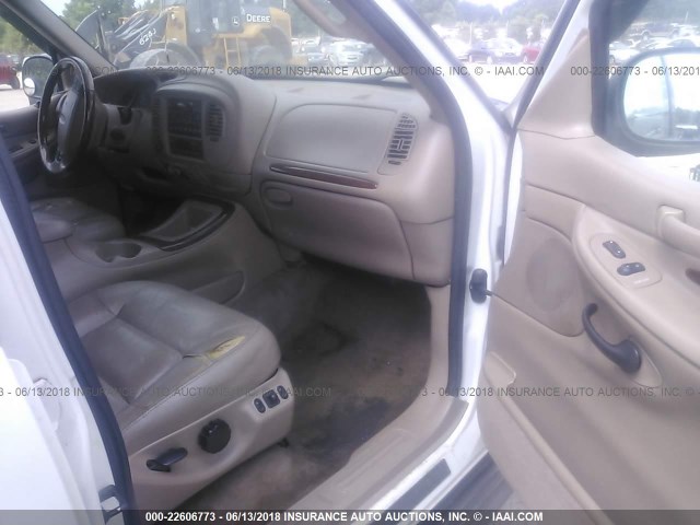 5LMPU28A7XLJ21394 - 1999 LINCOLN NAVIGATOR 白色 照片 5