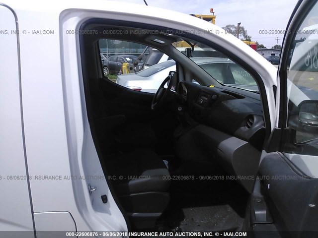 3N63M0YN4FK726458 - 2015 CHEVROLET CITY EXPRESS LS WHITE photo 5