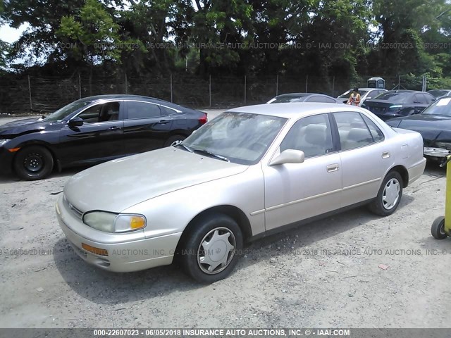 4T1BG12K5TU726986 - 1996 TOYOTA CAMRY DX/LE/XLE BEIGE photo 2