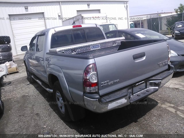 5TFJU4GN9FX070677 - 2015 TOYOTA TACOMA DOUBLE CAB PRERUNNER SILVER photo 3