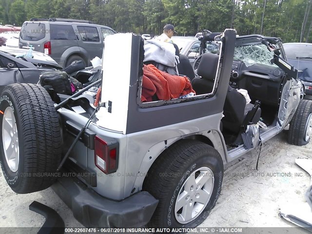 1C4HJWDG1JL929432 - 2018 JEEP WRANGLER UNLIMITE SPORT SILVER photo 4