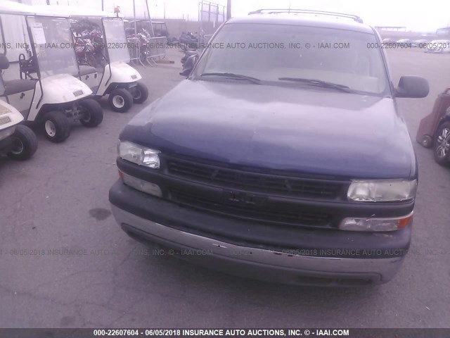 1GNEC13T31R207494 - 2001 CHEVROLET TAHOE C1500 BLUE photo 6