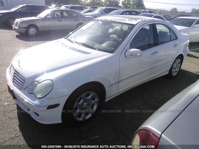 WDBRF64J65F599789 - 2005 MERCEDES-BENZ C 320 WHITE photo 2