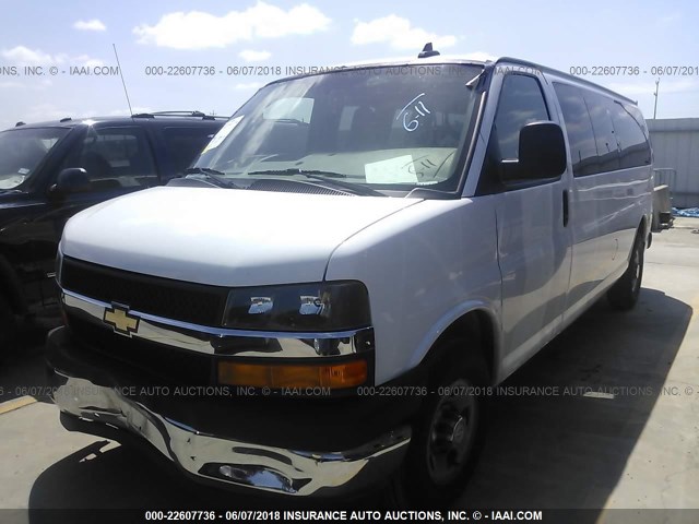 1GAZGPFGXH1195698 - 2017 CHEVROLET EXPRESS G3500 LT WHITE photo 2