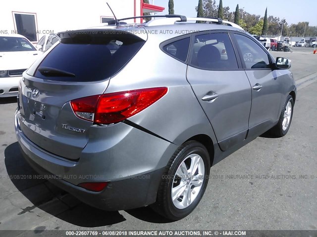 KM8JU3AC4DU753009 - 2013 HYUNDAI TUCSON GLS/LIMITED SILVER photo 4