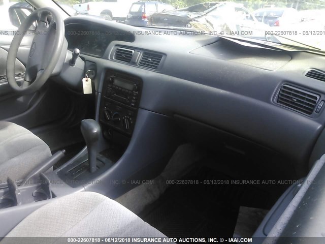 4T1BG22K61U823228 - 2001 TOYOTA CAMRY CE/LE/XLE 勃艮第红 照片 5