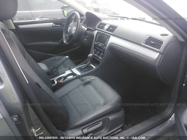 1VWBP7A31DC115343 - 2013 VOLKSWAGEN PASSAT SE GRAY photo 5