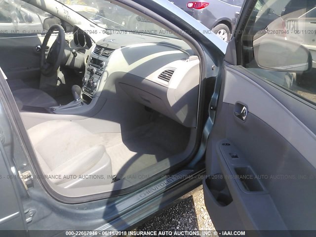 1G1ZG57B494122060 - 2009 CHEVROLET MALIBU LS ლურჯი ფოტო 5