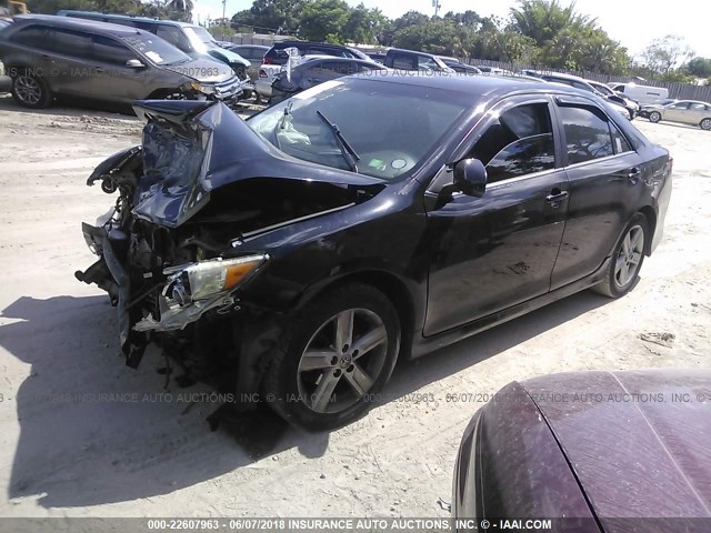 4T1BF1FK2DU672500 - 2013 TOYOTA CAMRY L/SE/LE/XLE Qara foto 2