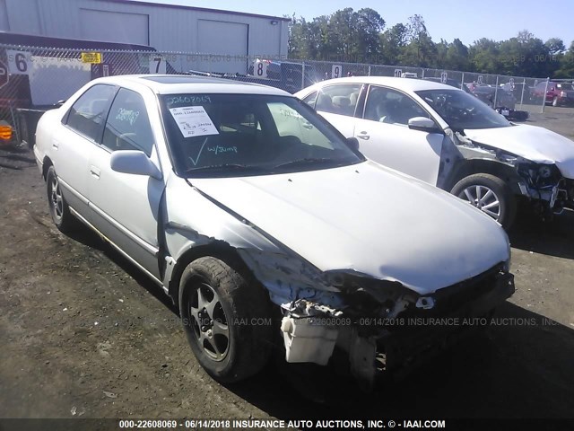 JT2BG22K5X0336132 - 1999 TOYOTA CAMRY LE/XLE Weiß Foto 1
