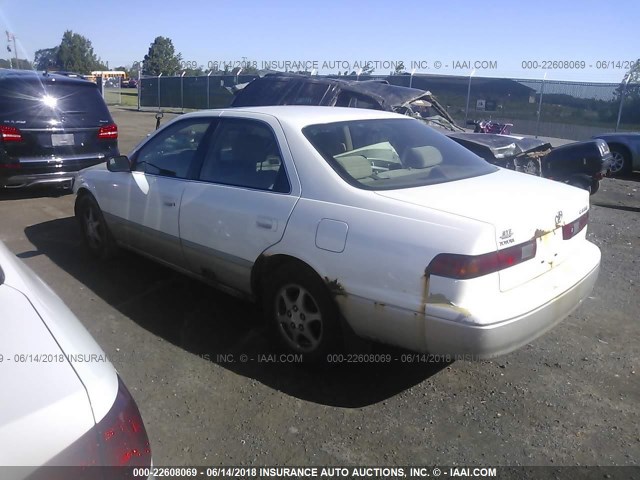 JT2BG22K5X0336132 - 1999 TOYOTA CAMRY LE/XLE Weiß Foto 3