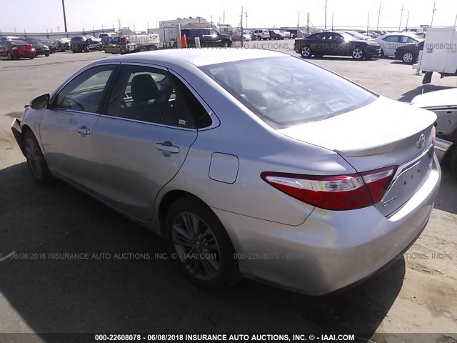4T1BF1FK1HU740789 - 2017 TOYOTA CAMRY LE/XLE/SE/XSE SILVER photo 3