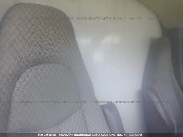 1GDJG312561160634 - 2006 GMC SAVANA WHITE photo 7