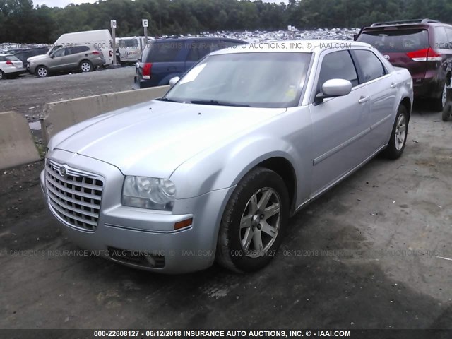 2C3KA53G37H793249 - 2007 CHRYSLER 300 TOURING SILVER photo 2