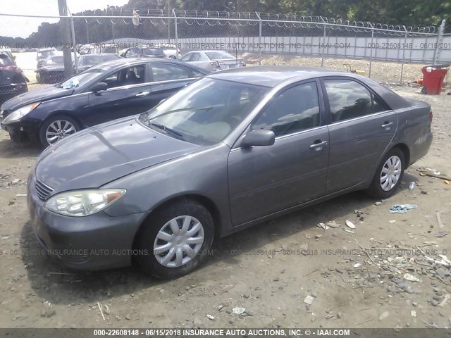 4T1BE32K15U565587 - 2005 TOYOTA CAMRY LE/XLE/SE 灰色 照片 2
