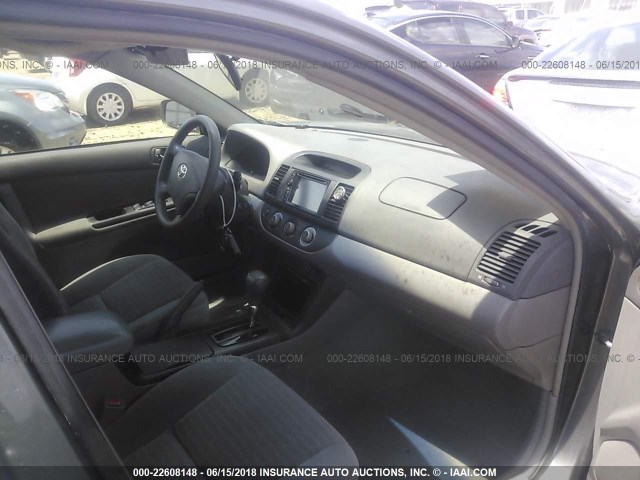 4T1BE32K15U565587 - 2005 TOYOTA CAMRY LE/XLE/SE 灰色 照片 5