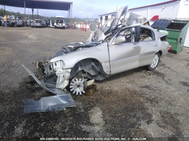 1LNHM81W84Y603645 - 2004 LINCOLN TOWN CAR EXECUTIVE/SIGNATURE თაფლისფერი ფოტო 2