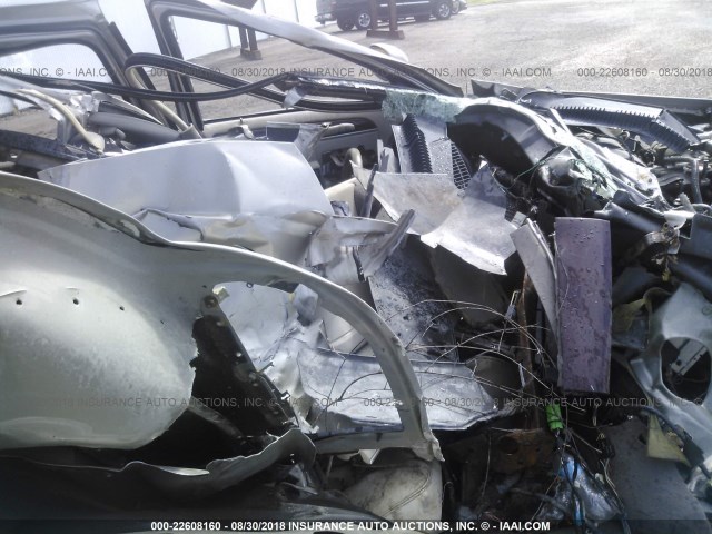 1LNHM81W84Y603645 - 2004 LINCOLN TOWN CAR EXECUTIVE/SIGNATURE თაფლისფერი ფოტო 5