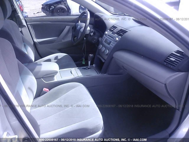 4T1BF3EK9BU704840 - 2011 TOYOTA CAMRY SE/LE/XLE 银色 照片 5