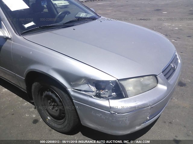 JT2BG22K0Y0471021 - 2000 TOYOTA CAMRY CE/LE/XLE SILVER photo 6