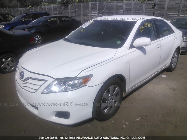 4T1BF3EK4BU669785 - 2011 TOYOTA CAMRY SE/LE/XLE თეთრი ფოტო 2
