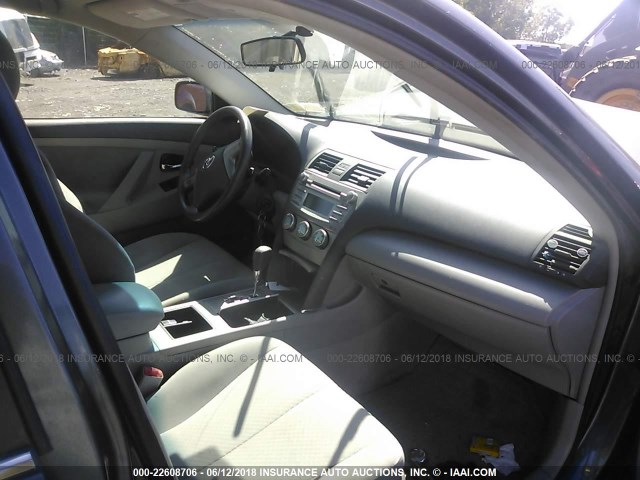 4T1BE46K19U401472 - 2009 TOYOTA CAMRY SE/LE/XLE GRAY photo 5